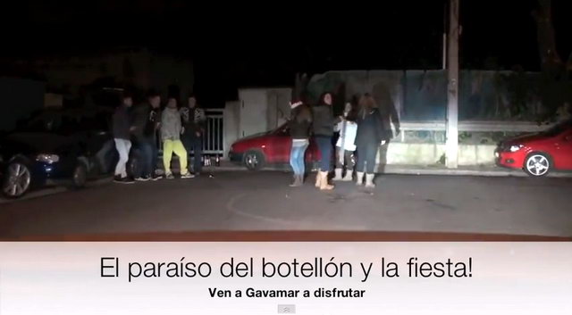 Imatge 5 extreta d'un video gravat per un grup de veïns de Gavà Mar sobre les molèsties que alguns clients de la discoteca EL ROW de Viladecans provoquen a Gavà Mar (25 Desembre 2011)